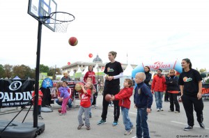 BasketFlames_Tag_des_Sportes_2012-Heldenplatz-DSC_0067