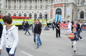BasketFlames_Tag_des_Sportes_2012-Heldenplatz-DSC_0077